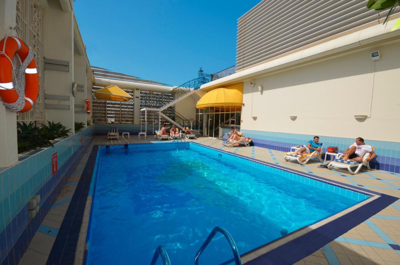 Copthorne Downtown By Millennium Hotel Abu Dhabi Bagian luar foto